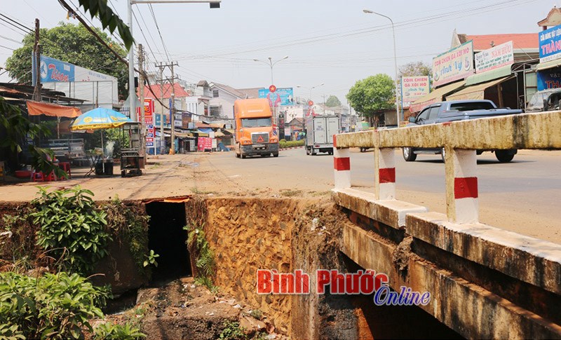 Mất an to&agrave;n giao th&ocirc;ng tr&ecirc;n QL13