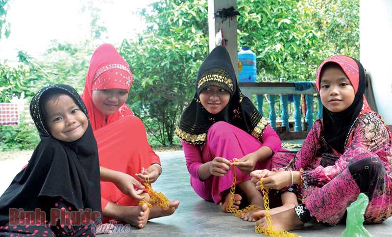 Nét đẹp phụ nữ Việt qua những chiếc khăn