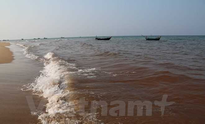 Công bố kết quả kiểm tra các vệt nước biển màu đỏ ở miền Trung