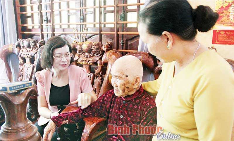 Nữ cựu t&ugrave; ch&iacute;nh trị v&agrave; b&iacute; quyết đại thọ