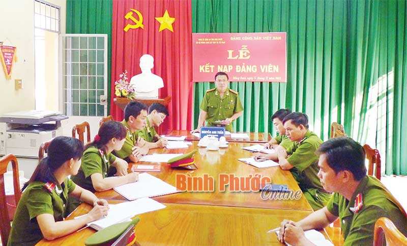 Tết muộn của l&iacute;nh trinh s&aacute;t truy n&atilde; tội phạm   