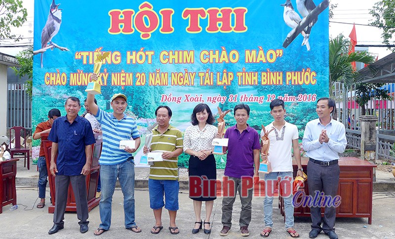 150 lồng chim thi tiếng h&oacute;t ch&agrave;o m&agrave;o