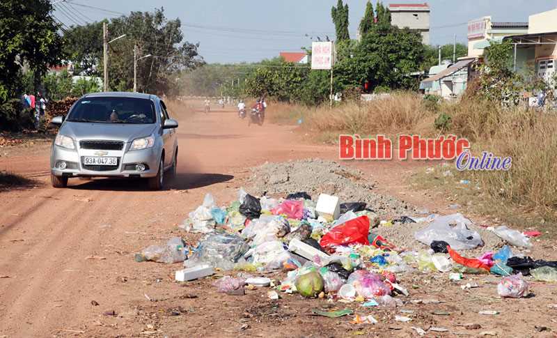 B&atilde;i r&aacute;c tr&ecirc;n đường T&ocirc;n Đức Thắng