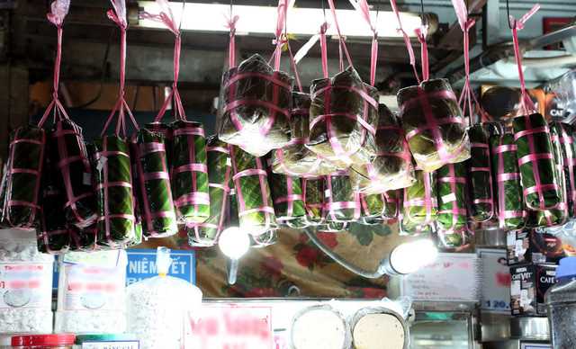 Tiêu hủy 299kg sản phẩm động vật, giò, chả không rõ nguồn gốc, ôi thiu