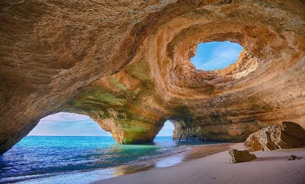 Những hang động đẹp đến mức bất kì ai cũng phải choáng ngợp