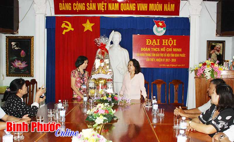 L&atilde;nh đạo tỉnh thăm ch&uacute;c tết tại huyện Lộc Ninh