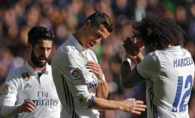 Real Madrid thắng hủy diệt, Barcelona bị đá bay khỏi tốp 2