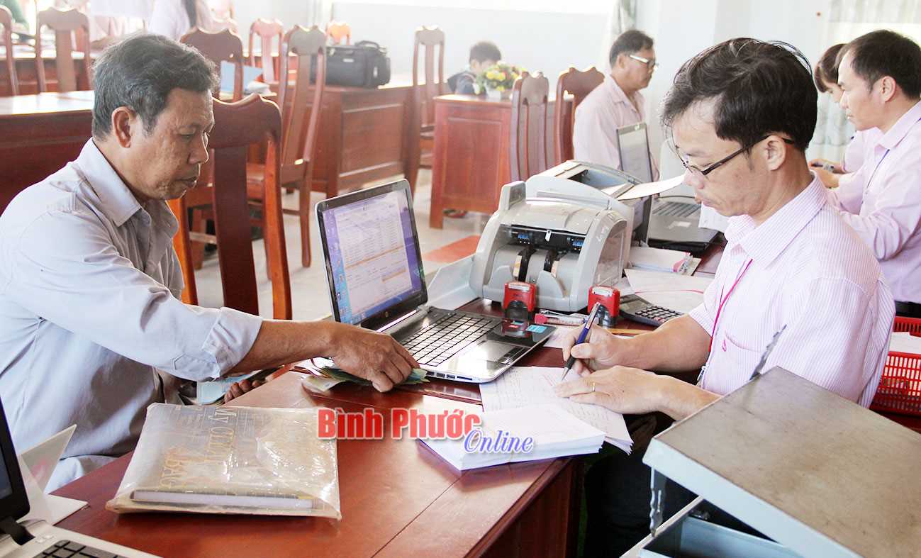 Ngân hàng Chính sách xã hội Phước Long tổ chức phiên giao dịch đầu tiên tại Long Phước