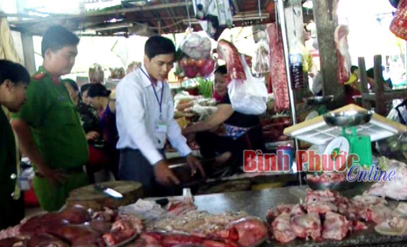 [Video] Phát hiện hơn 400kg thịt thối tại chợ Đồng Xoài