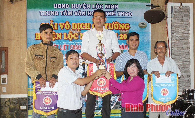 Sôi nổi giải vô địch cờ tướng huyện Lộc Ninh