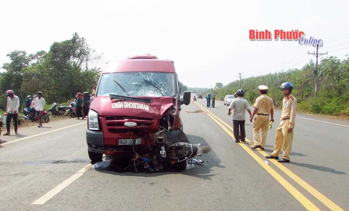 Mô tô tông ô tô, 1 người tử vong