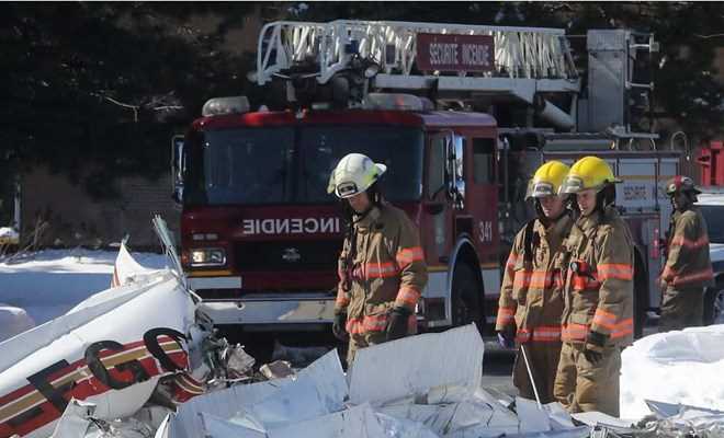 Hai máy bay đâm nhau rơi xuống khu mua sắm gây nhiều thương vong