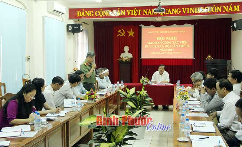 Tăng cường nắm bắt dư luận x&atilde; hội một c&aacute;ch to&agrave;n diện