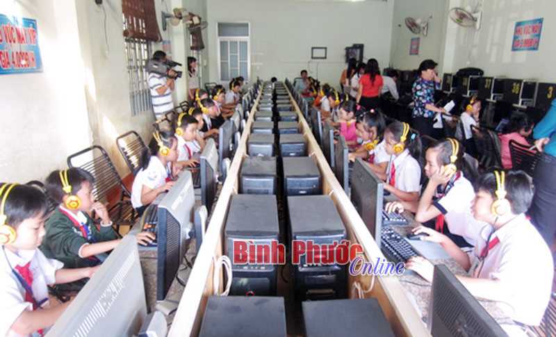 THCS Tân Phú nhất toàn đoàn thi Olympic tiếng Anh trên internet