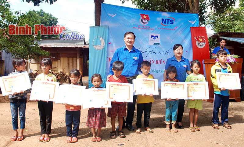 Chương trình “Thắp sáng ước mơ tuổi trẻ Việt Nam” huy động được 9,1 tỷ đồng