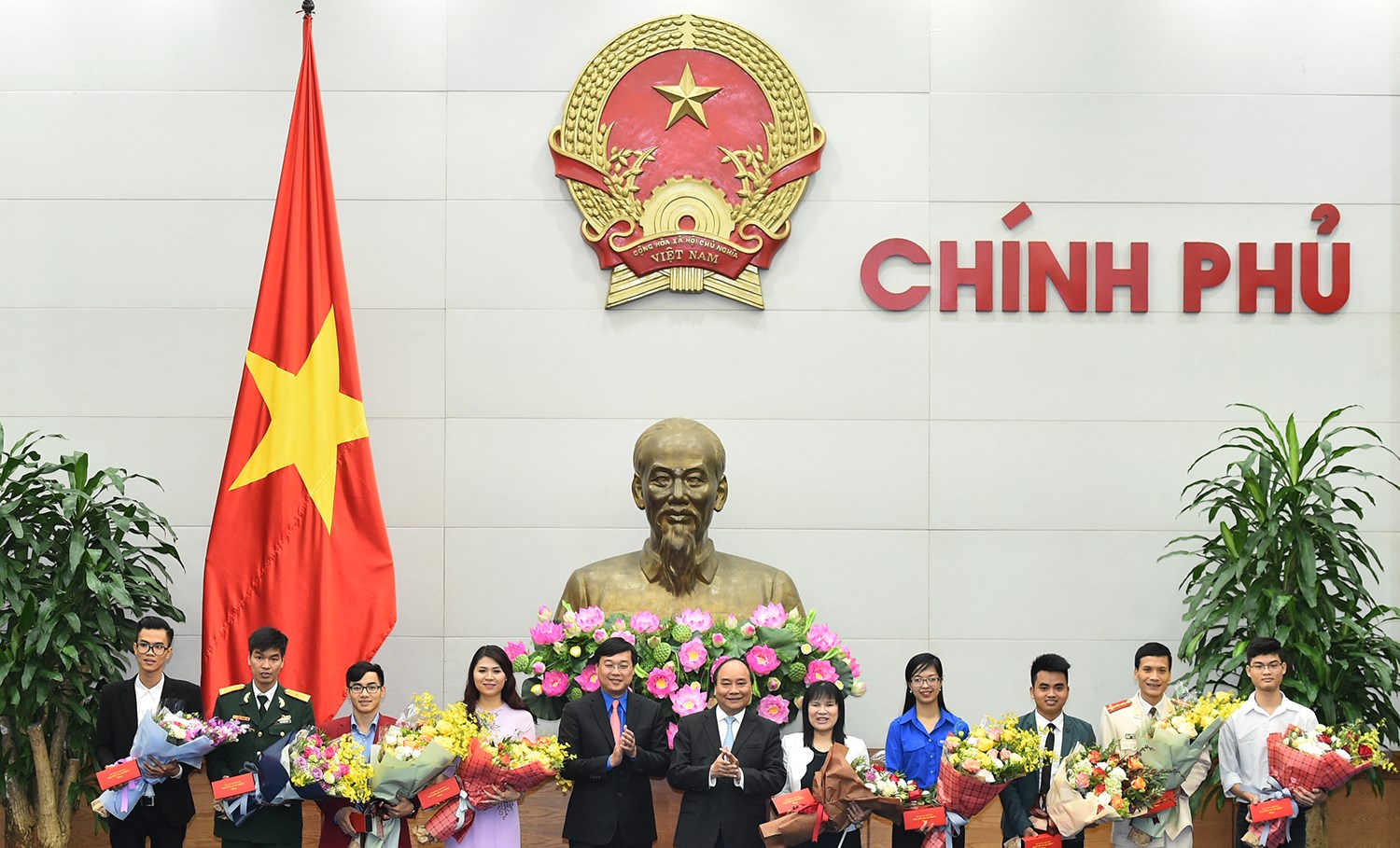 Thủ tướng: Kh&ocirc;ng để c&aacute;c t&agrave;i năng bị thui chột