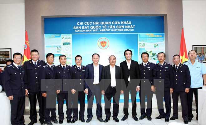 Thủ tướng y&ecirc;u cầu hải quan tạo thuận lợi cho kiều b&agrave;o về nước ăn Tết