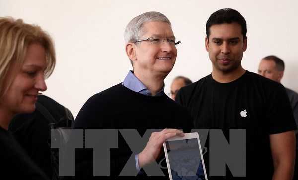 CEO Tim Cook đã nhận bao nhiêu tiền lương từ Apple trong năm ngoái?