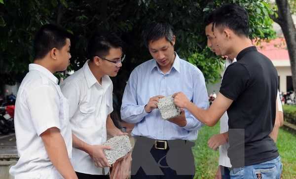 Trao giải thưởng Sinh viên nghiên cứu khoa học năm 2016