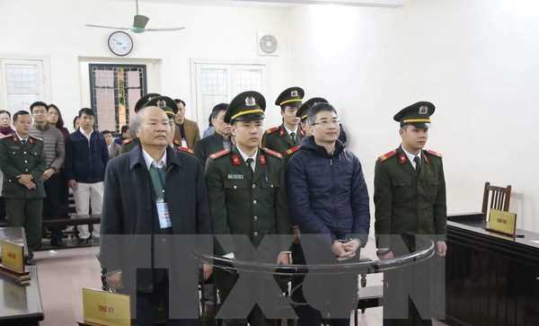 Nguy&ecirc;n Tổng gi&aacute;m đốc Vinashinlines c&ugrave;ng c&aacute;c đồng phạm ra hầu t&ograve;a