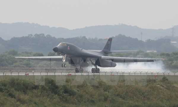 Máy bay ném bom chiến lược Mỹ diễn tập tấn công tại Hàn Quốc