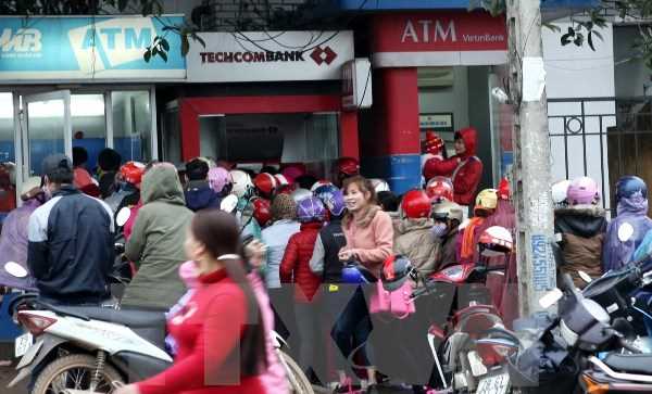 Các ngân hàng "gồng mình" đối phó với tình trạng nghẽn ATM trước Tết