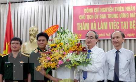 Chủ tịch Mặt trận Tổ quốc ch&uacute;c mừng ng&agrave;y Thầy thuốc Việt Nam