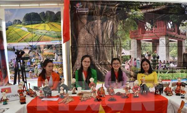 Đại diện của Việt Nam tham dự ng&agrave;y hội Ph&aacute;p ngữ tại Ph&aacute;p