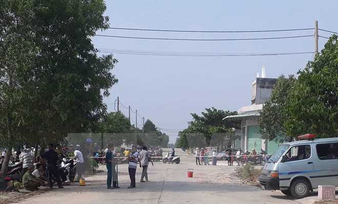 Con trai "chết lặng" thấy bố treo cổ, mẹ chết trong ph&ograve;ng ngủ