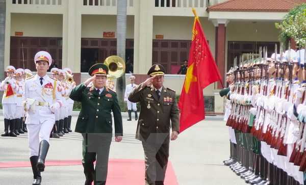 Đo&agrave;n Bộ trưởng Bộ Quốc ph&ograve;ng Vương quốc Campuchia thăm Việt Nam