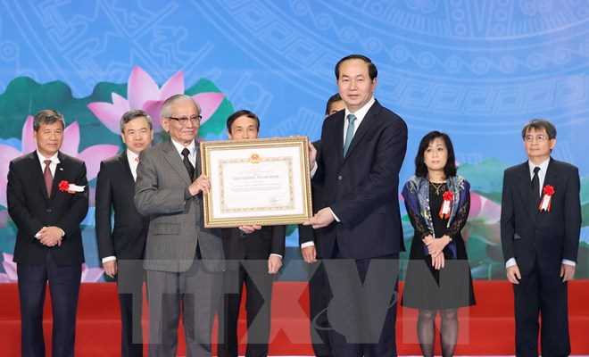 Ho&atilde;n lễ trao tặng giải thưởng Hồ Ch&iacute; Minh để x&eacute;t tặng bổ sung