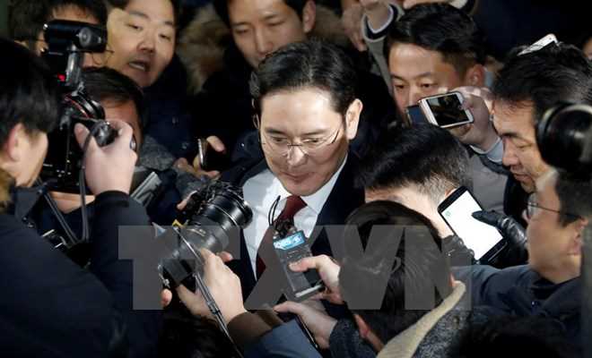 Hàn Quốc đề nghị ra lệnh bắt giữ lãnh đạo tập đoàn Samsung