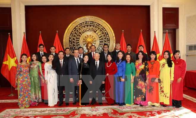 T&ocirc;̉ng Bí thư thăm Đại sứ qu&aacute;n Vi&ecirc;̣t Nam ở Trung Qu&ocirc;́c