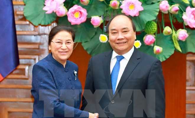 Thủ tướng Ch&iacute;nh phủ Nguyễn Xu&acirc;n Ph&uacute;c tiếp Chủ tịch Quốc hội L&agrave;o