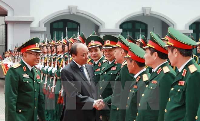 Thủ tướng kiểm tra c&ocirc;ng t&aacute;c sẵn s&agrave;ng chiến đấu của t&igrave;nh b&aacute;o qu&acirc;n đội