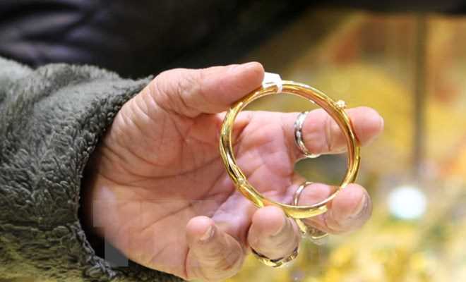 Hai học sinh bắt kẻ trộm v&agrave;ng tại lễ hội Xu&acirc;n Ch&ugrave;a B&agrave; Thi&ecirc;n Hậu