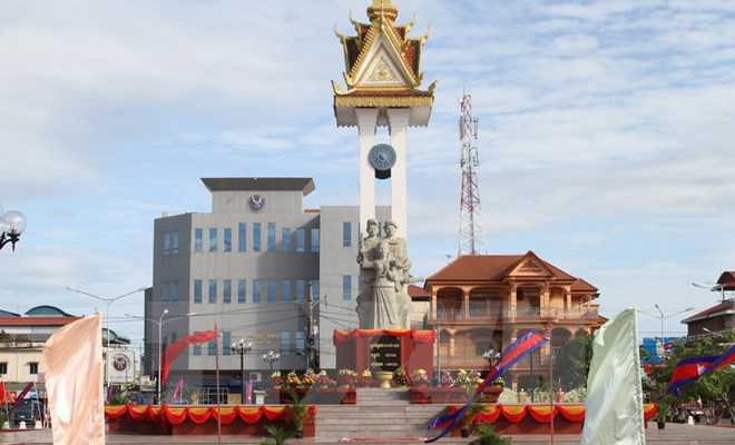 Campuchia kh&aacute;nh th&agrave;nh tượng đ&agrave;i hữu nghị Việt Nam-Campuchia