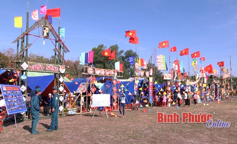 Tưng bừng khai mạc hội trại giao qu&acirc;n