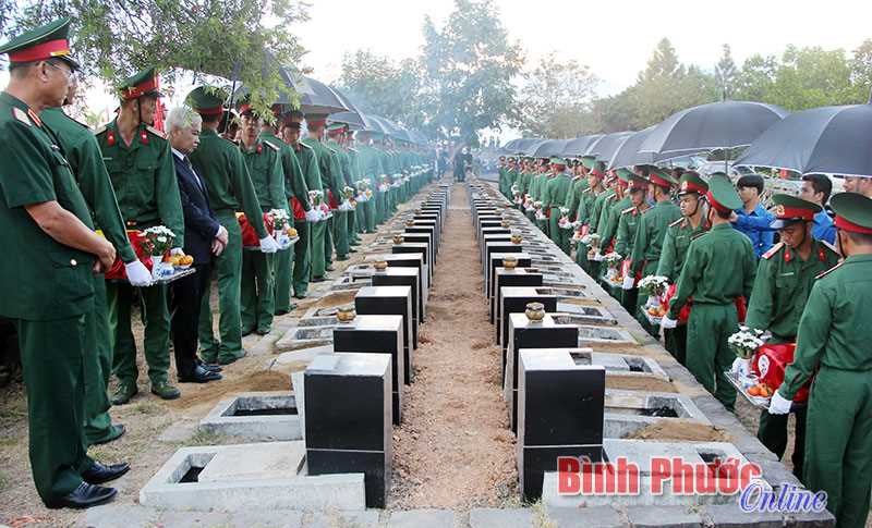 B&igrave;nh Phước truy điệu v&agrave; an t&aacute;ng 47 h&agrave;i cốt liệt sĩ