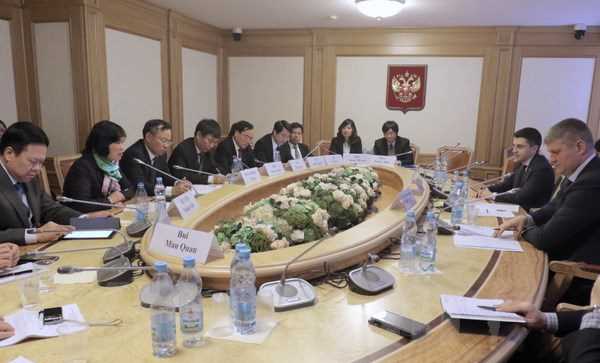 Đề nghị Nga nới lỏng việc cấp visa du lịch cho người Việt