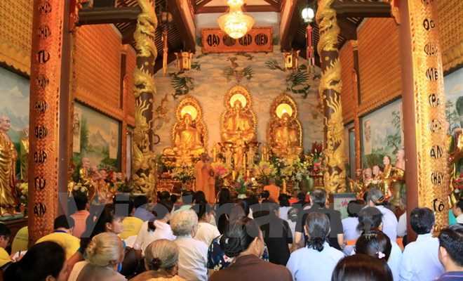 Người Việt tại Lào thể hiện tình đoàn kết trong Tết Nguyên tiêu