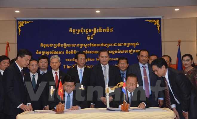 Việt Nam v&agrave; Campuchia tăng cường hợp t&aacute;c song phương