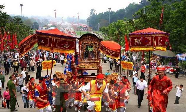 Giỗ Tổ H&ugrave;ng Vương: Rước kiệu, d&acirc;ng lễ vật tri &acirc;n Tổ ti&ecirc;n