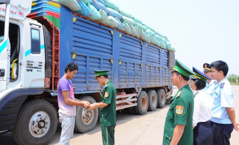 Nghi&ecirc;m cấm vận chuyển, bu&ocirc;n b&aacute;n, giết mổ, ti&ecirc;u thụ gia cầm nhập lậu