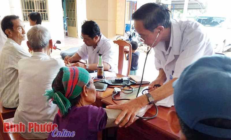 150 lượt người cao tuổi, gia đình chính sách được khám bệnh, cấp thuốc miễn phí