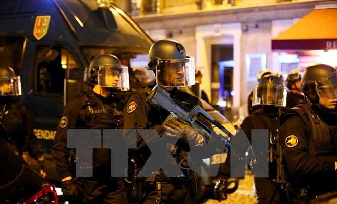 Pháp truy lùng nghi can thứ 2 trong vụ nổ súng tại Paris