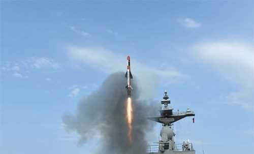 Hàn Quốc giới thiệu tên lửa hành trình tấn công mới