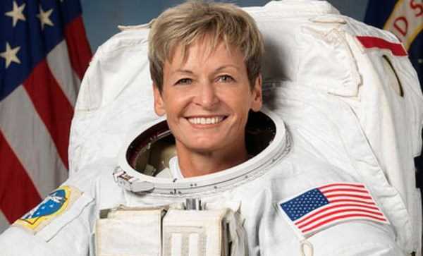Nữ phi hành gia Mỹ lập kỷ lục chuyến đi ra ngoài không gian dài nhất