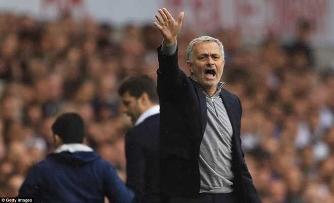 Quỷ đỏ chính thức bị loại khỏi cuộc đua tốp 4 Premier League