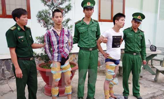 Bắt 3 đối tượng vận chuyển 21kg ma túy tổng hợp